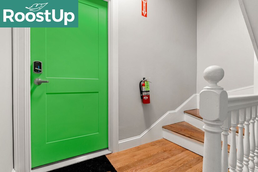 Building Photo - Furnished Bedroom with Private Bath in South Boston