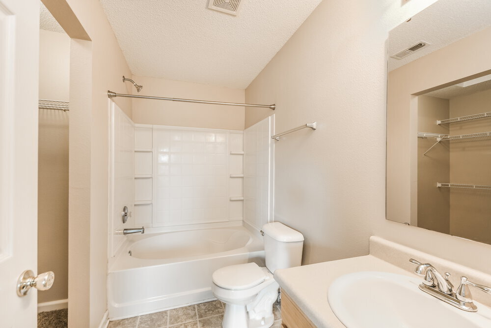 Building Photo - 952 Ravine Dr