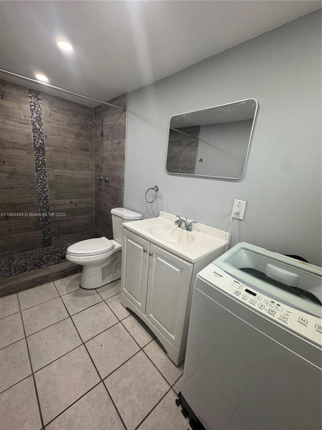 Building Photo - $2,500MONTHLY;11930 NE 19TH DR #16 NORTH M...