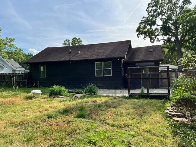 Building Photo - COMING SOON! 2/ 1 Home for Rent!