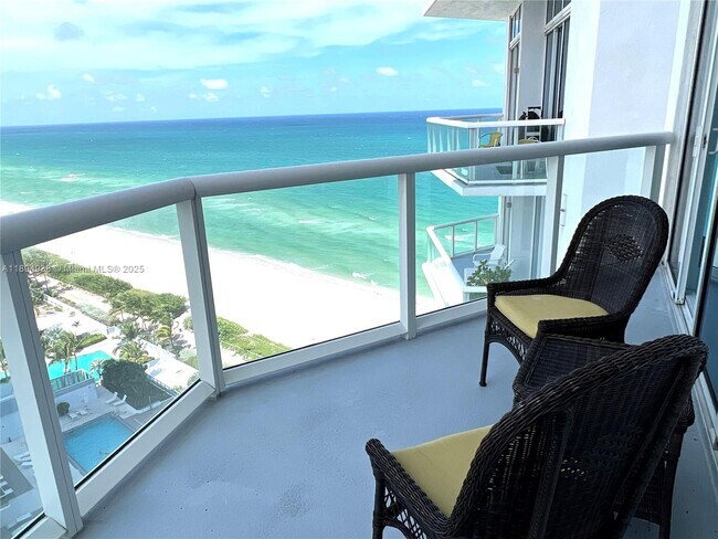 Primary Photo - 6515 Collins Ave