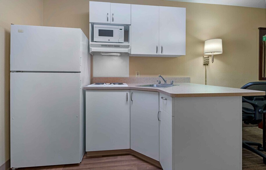 Building Photo - Furnished Studio-Indianapolis - Castleton