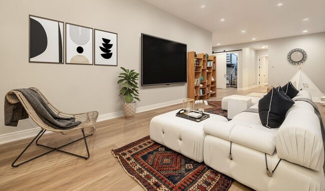 Building Photo - 5589 N Danbury Rd