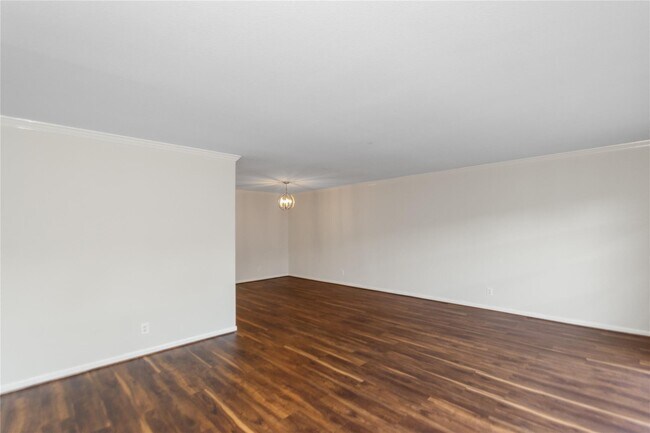 Building Photo - 2417 Jamestown Mal
