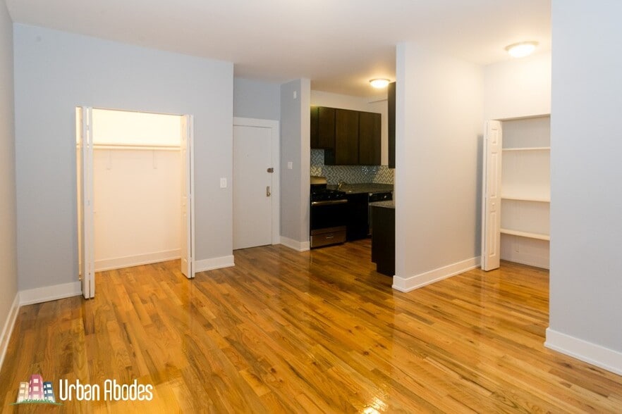 Building Photo - 4847 N Damen Ave