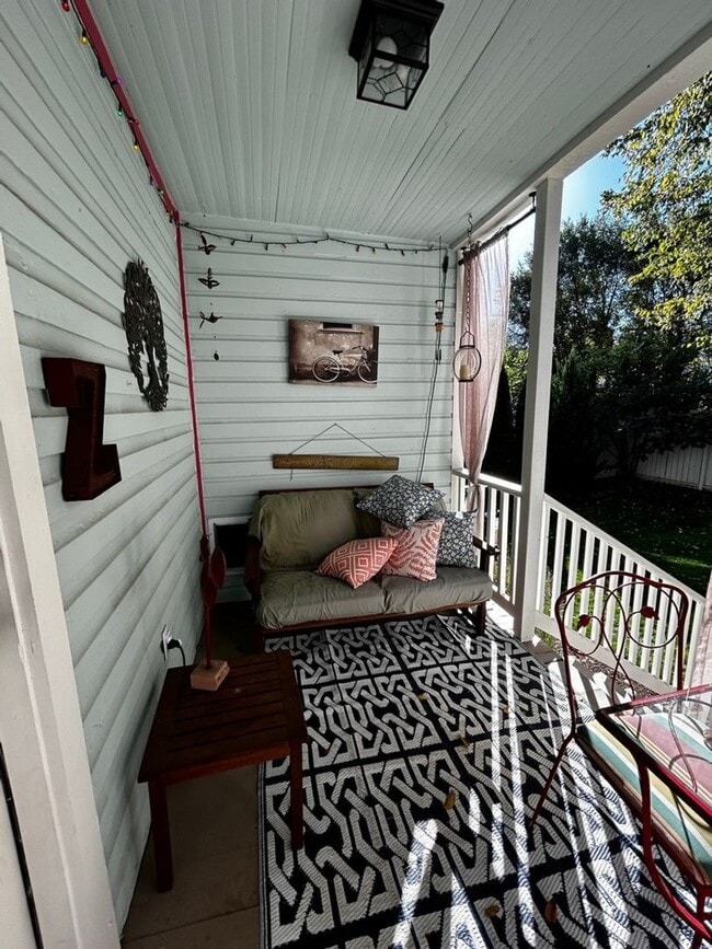 Building Photo - Cozy & Updated - 3 BR home in Old SW!
