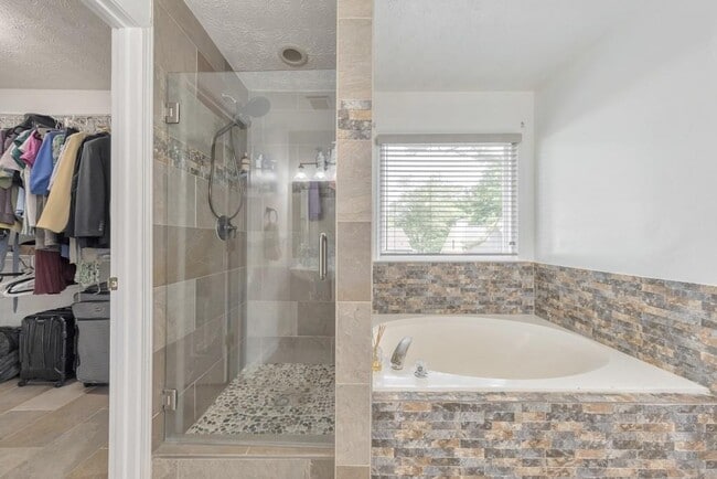 Building Photo - 520 Sonnet Way