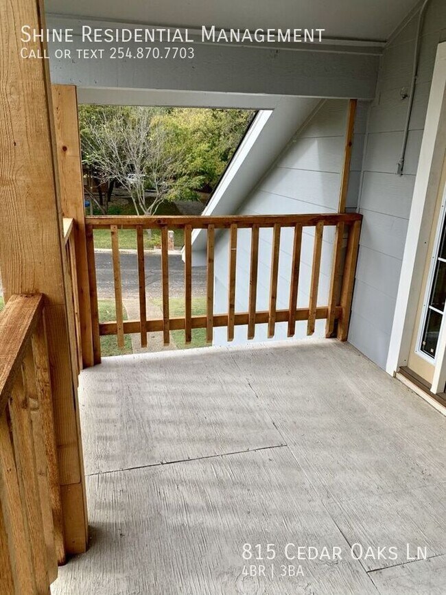 Building Photo - 815 Cedar Oaks Ln