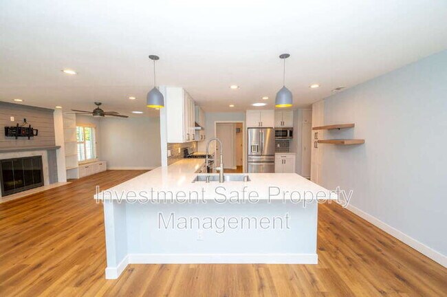 Building Photo - 6051 Bounty St