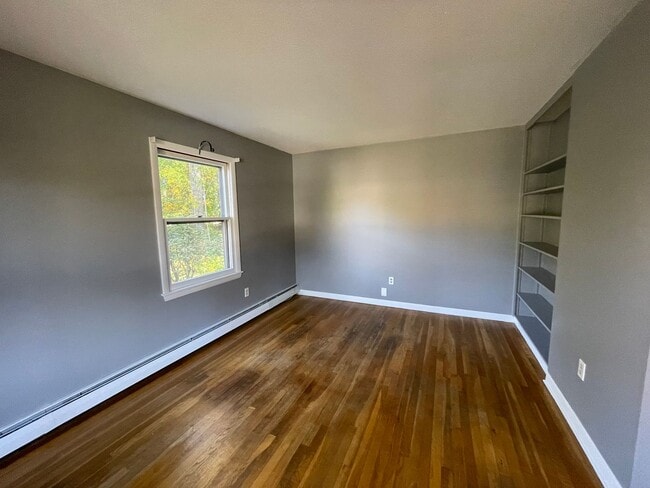 Building Photo - 4BR/1.5 Bath in Dalton – $2,800/mo Peacefu...