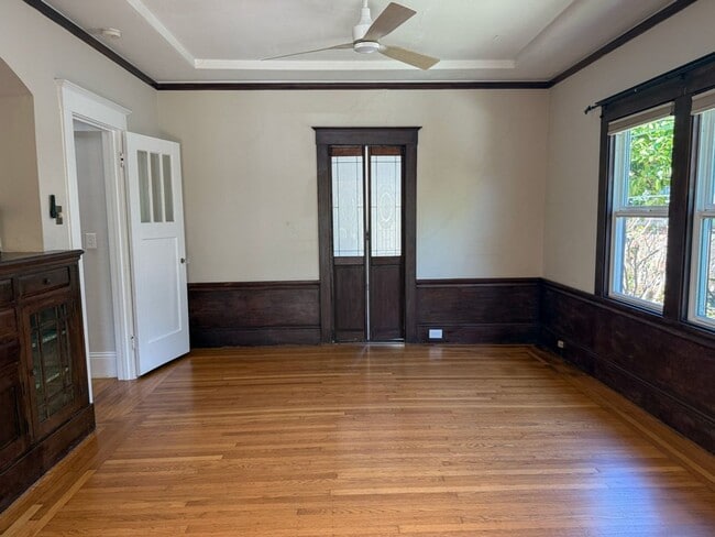 Building Photo - Charming 2-bedroom, 2-bathroom Burlingame ...
