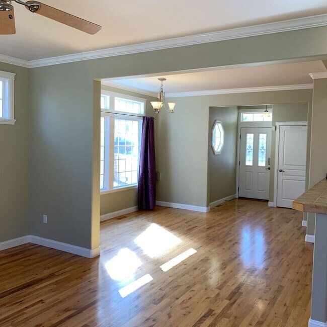 Building Photo - Beautiful Home In South East Boise!