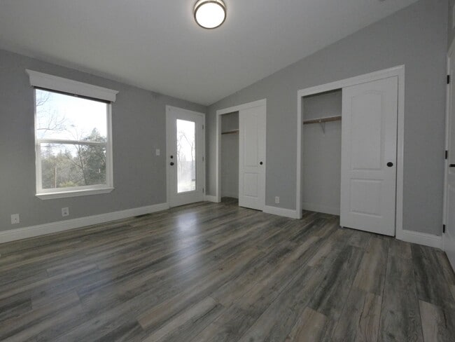 Building Photo - 916 Simpson Rd