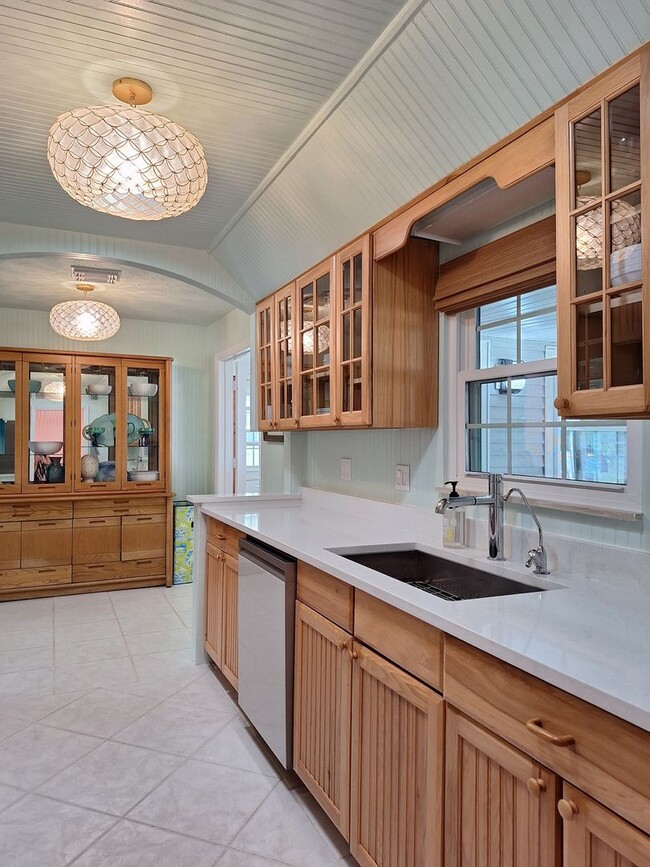 Building Photo - NEW SMYRNA BEACH MONTHLY WINTER RENTAL - P...