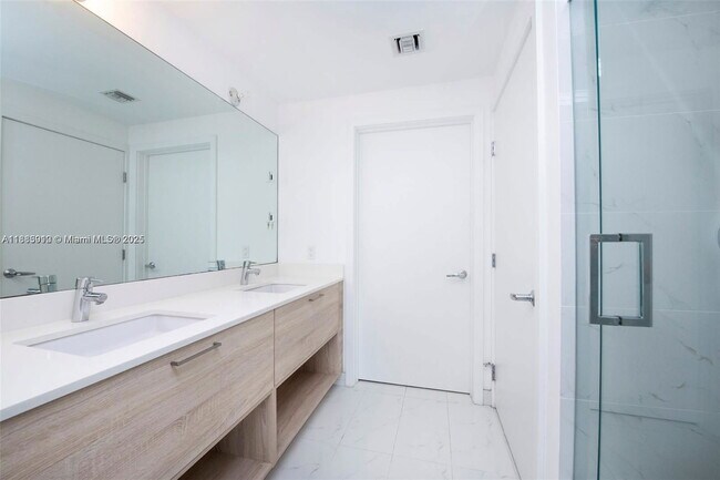 Building Photo - 16385 Biscayne Blvd