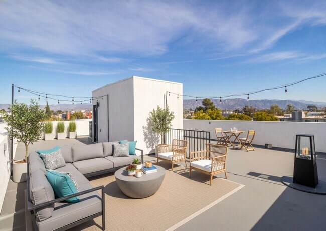 Building Photo - 5134 Riverton Ave