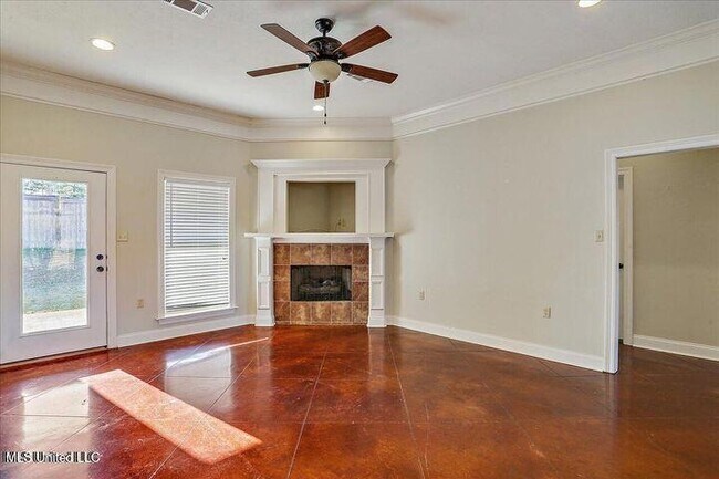 Building Photo - 852 Willow Grande Cir