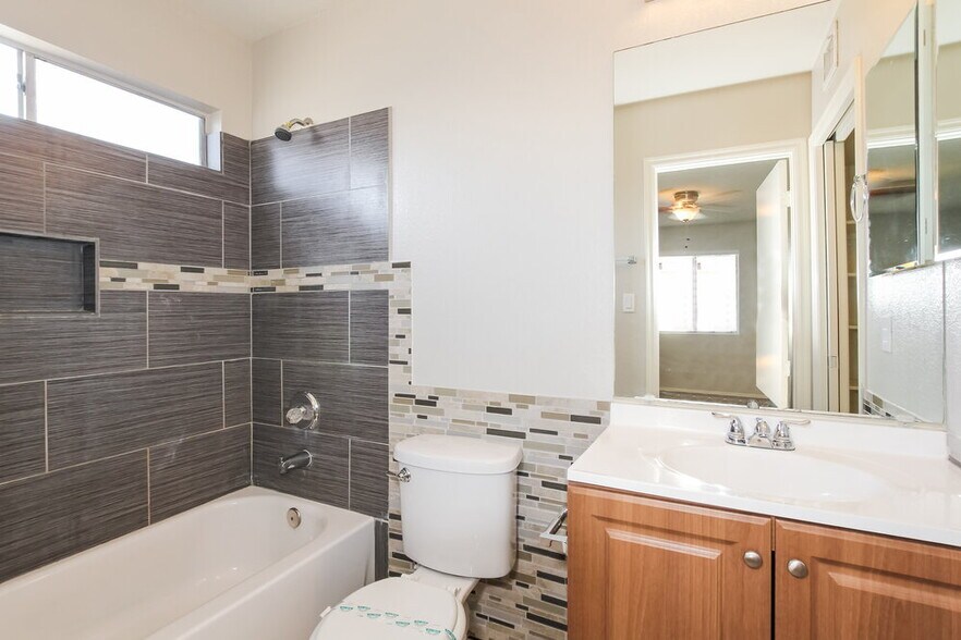 Building Photo - 4713 W Menadota Dr
