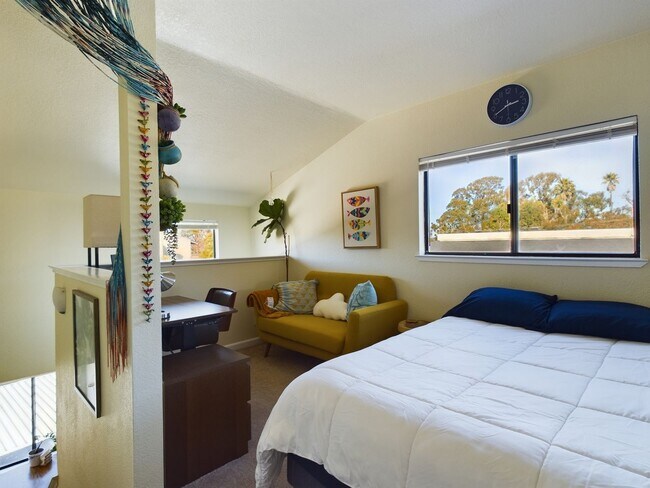 Building Photo - Remodeled 2-bedroom loft unit now available for rent!