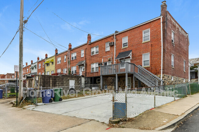 Building Photo - 821 Mt Holly St