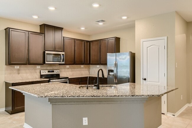 Building Photo - 3BR/2 Bath 1-Story on greenbelt, loads of extras!