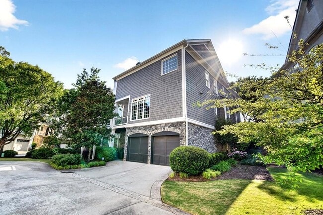 Building Photo - 16 Conifer Cir NE