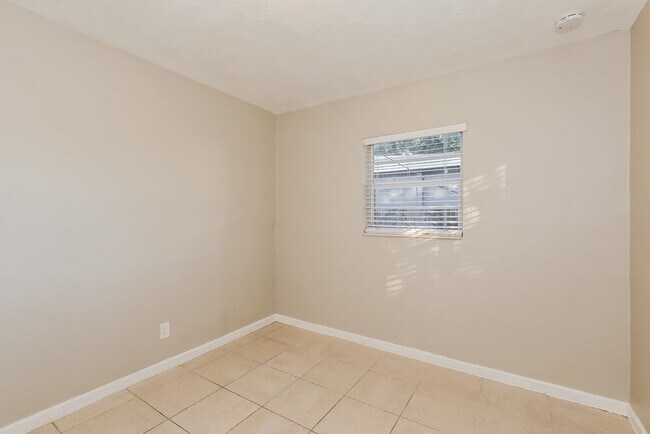 Building Photo - 6054 SW 19th St