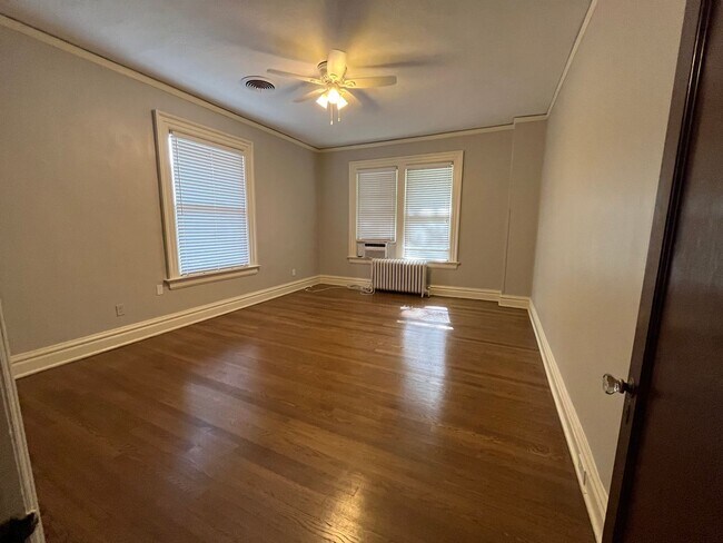 Building Photo - Central Gardens home with 4BR/2ba up w office/flex space. Wrap around, covered front porch! Pets ...