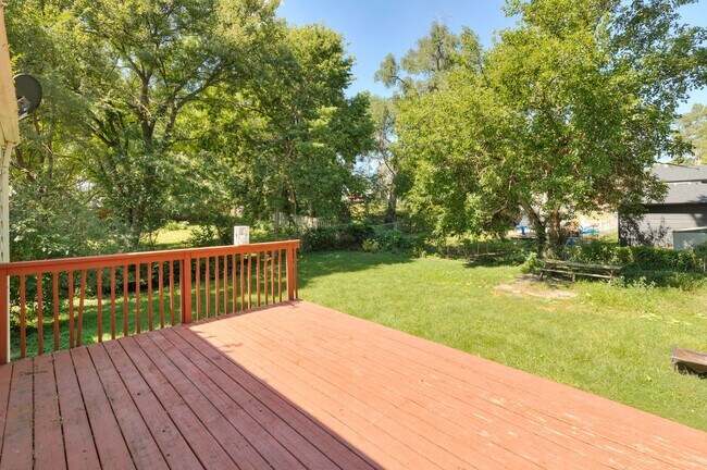 Building Photo - GREAT BACKYARD!! 3 Bed, 1 Bath Home in Des Moines