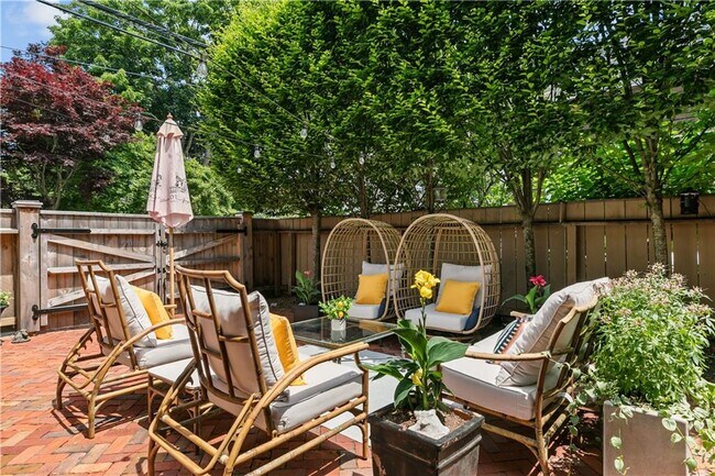 Building Photo - 35 2nd St