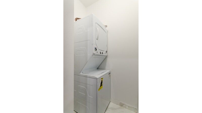 Building Photo - 1933 S May St