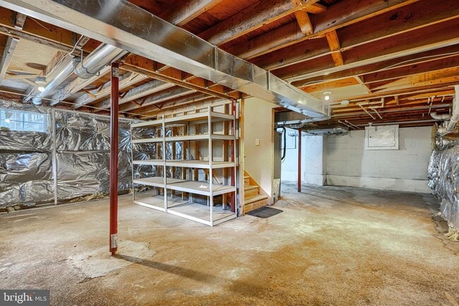 Building Photo - 605 Paradise Rd