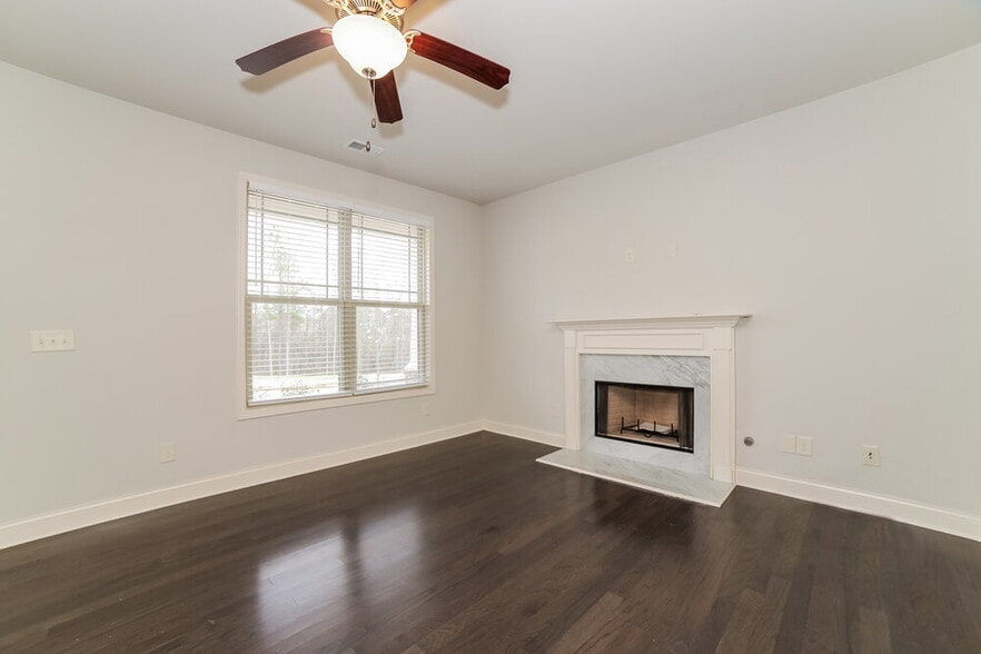Building Photo - 89 Greatwood Ln