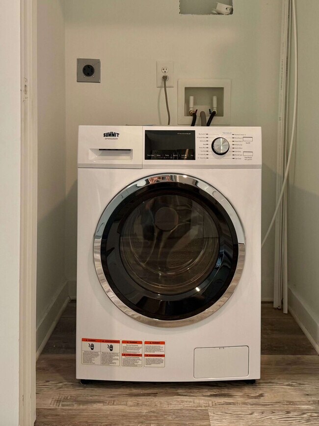 Building Photo - 542 Boulevard NE