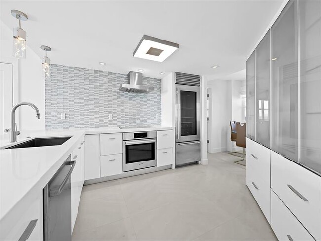 Building Photo - 2000 S Ocean Dr