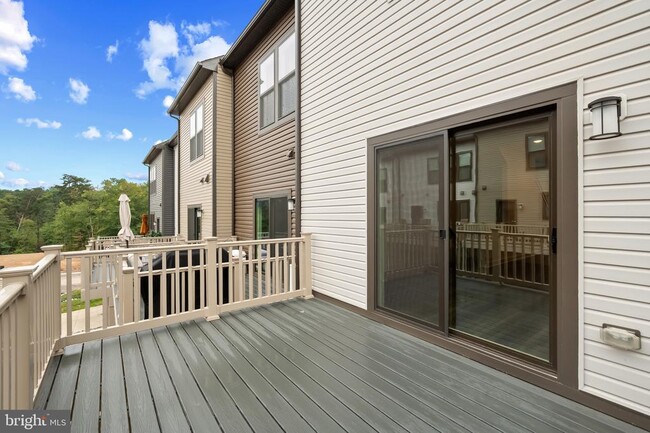 Building Photo - 210 Sundrop Ln