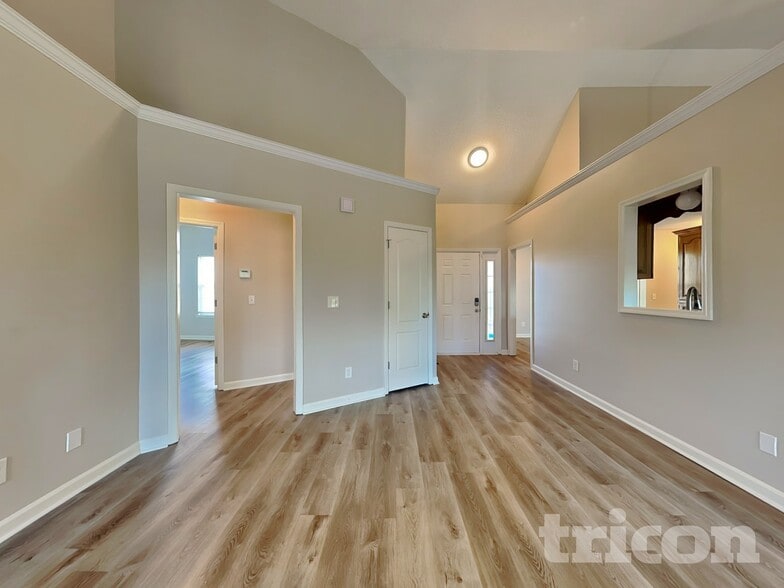 Building Photo - 1800 University Dr