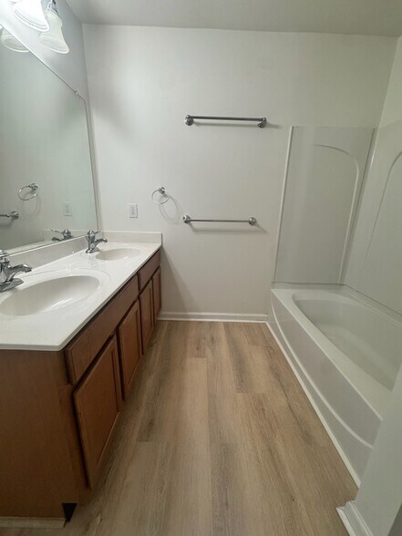 Building Photo - 1496 Artisan Ct