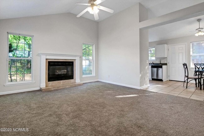 Building Photo - 3 Bedroom Home Across the Street from Ogden Park!