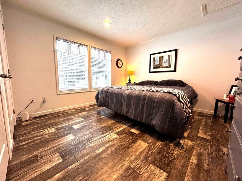 Building Photo - 30 Evergreen