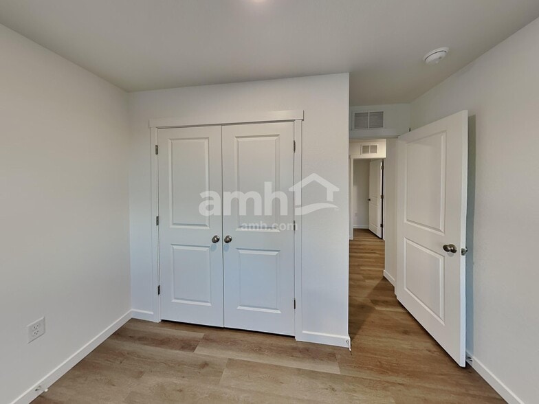 Building Photo - 26194 E Calhoun Pl