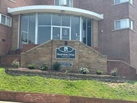 Building Photo - Riverside