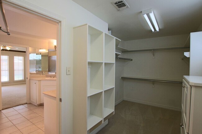 Building Photo - 1202 River Bend Dr