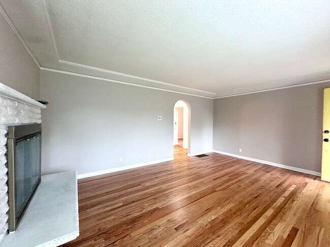 Building Photo - Bungalow Style Single-Family Home in Mt. Tabor Neighborhood