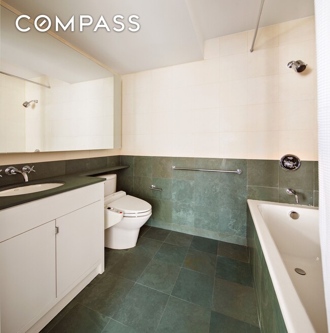 Building Photo - 169 Hudson St