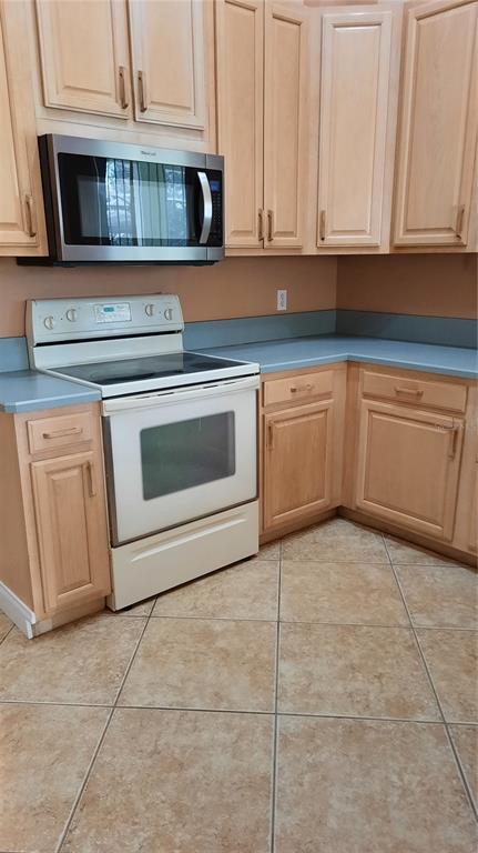 Building Photo - 58 Burning Bush Dr