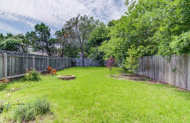 Building Photo - Super Cute South Austin 3/2.5 Condo, built...