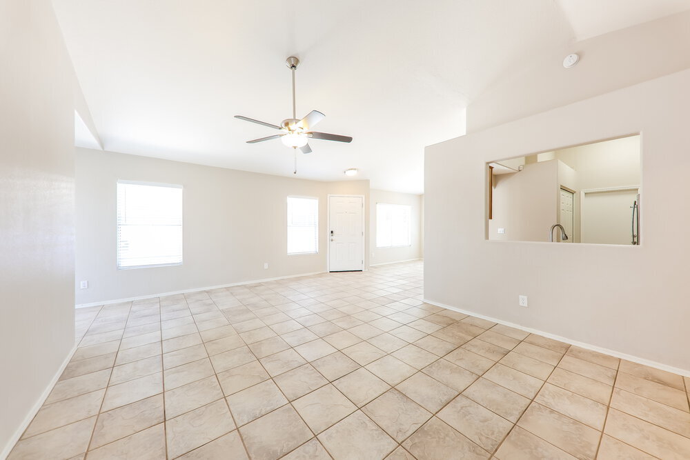Building Photo - 2214 E Aire Libre Ave