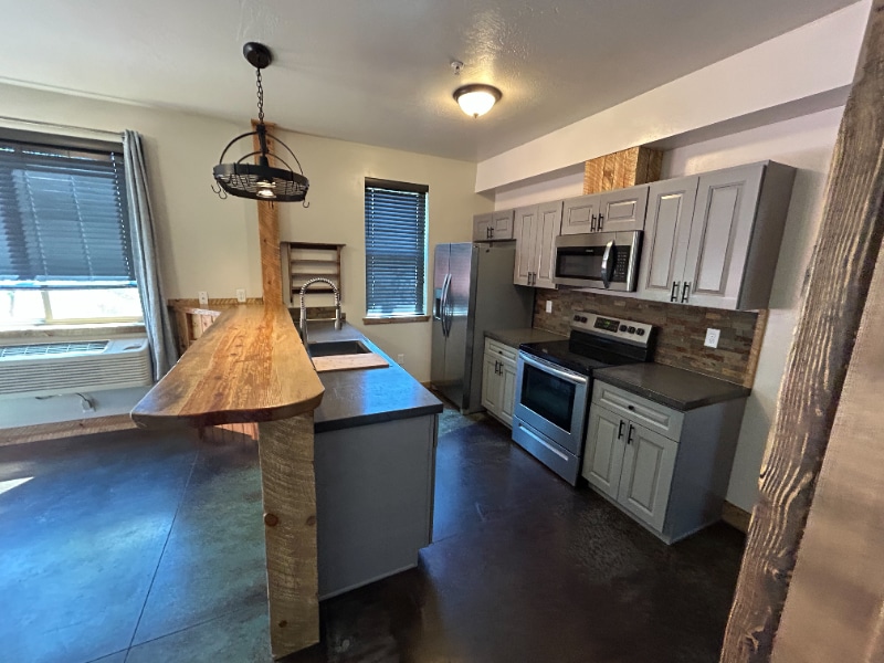 Building Photo - 6232-6233 Three Needles Ln