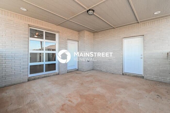 Building Photo - 4 Bedroom Pet-Friendly Home in Oklahoma City, OK with Main Street Renewal